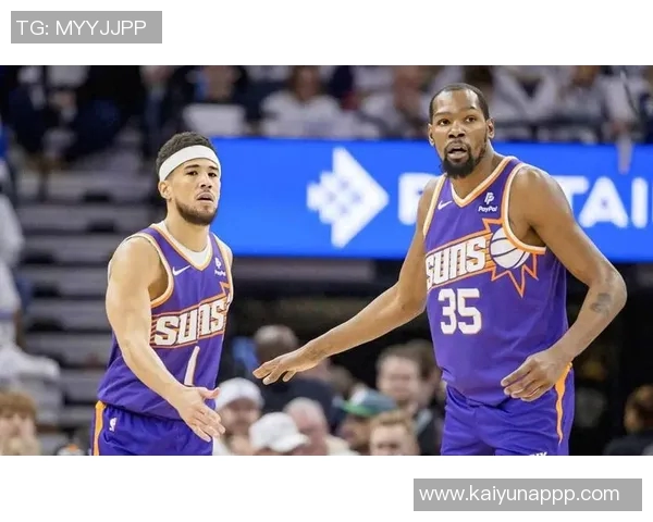 布克半场展现得分能力9投4中贡献14分2板5助表现抢眼 布克半场展现得分能力9投4中贡献14分2板5助表现抢眼