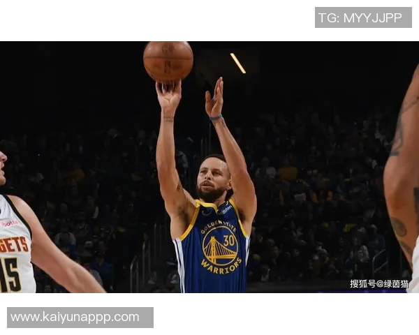 库里上半场表现分析：10投4中贡献12分1板2助1帽三分命中率提升