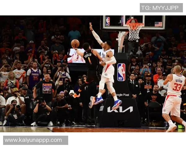 布克谈威少新球队机会表示意外并对其深表尊重