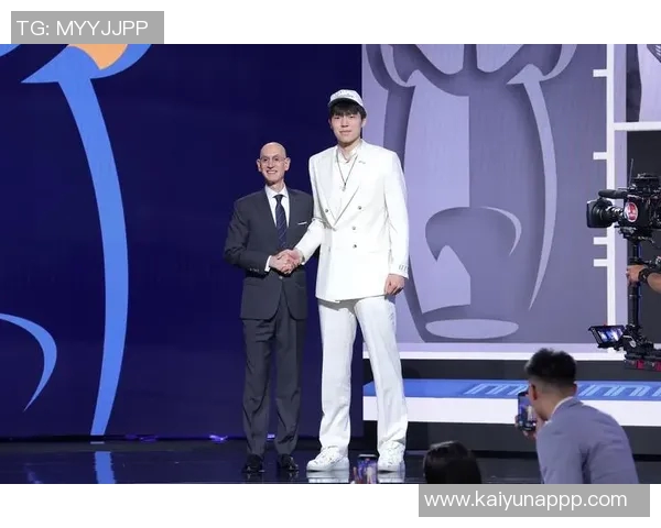 杨瀚森表现不佳引发争议媒体人质疑为何牵连家庭成员 杨瀚森表现不佳引发争议媒体人质疑为何牵连家庭成员