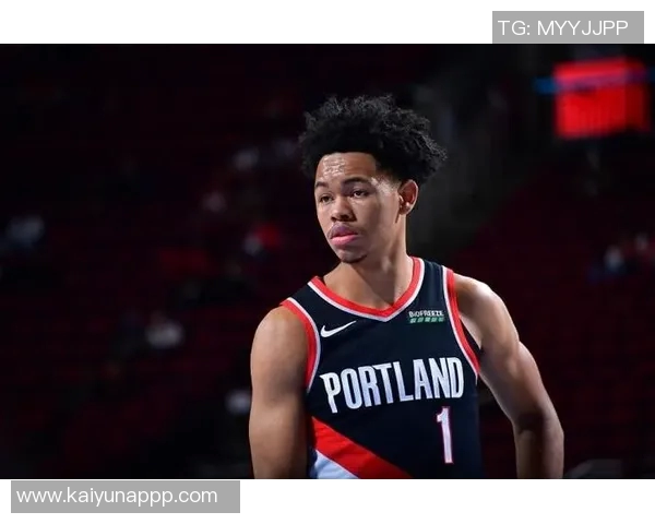 安芬尼西蒙斯女友现场带娃观战颜值如何网友热议