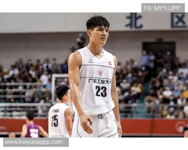 陈国豪砍下14分3前场板展现实力表示将继续努力做好自己的事情