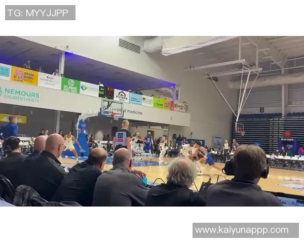 76人队重召乔奈布鲁姆与麦凯恩麦凯恩发展联盟表现出色斩获25分